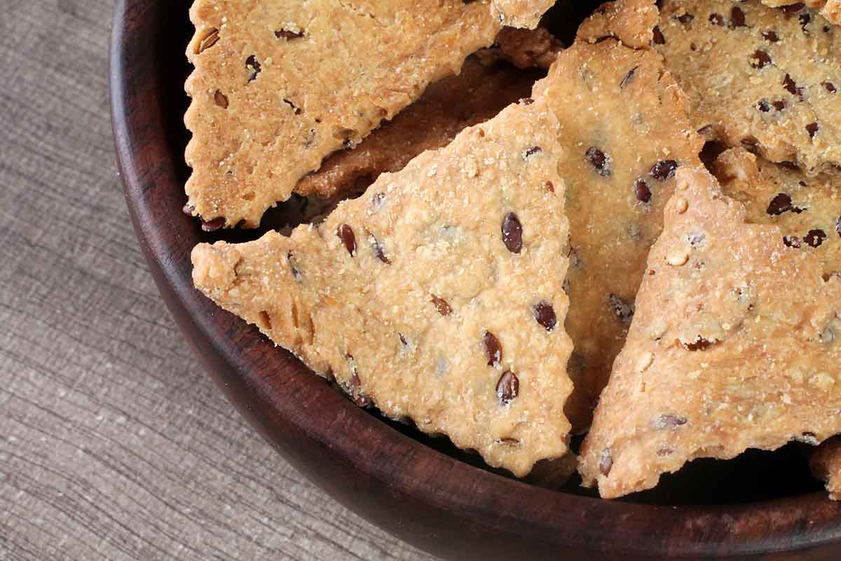 Roasted Triangle Flaxseed Puri 200 Gm