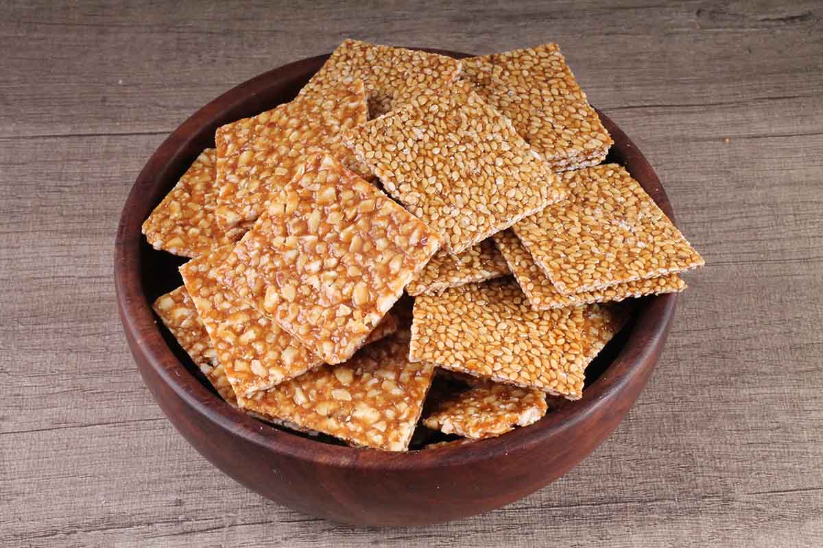 Extra Thin Jaggery Crush Peanut Till Chikki 480 Gm