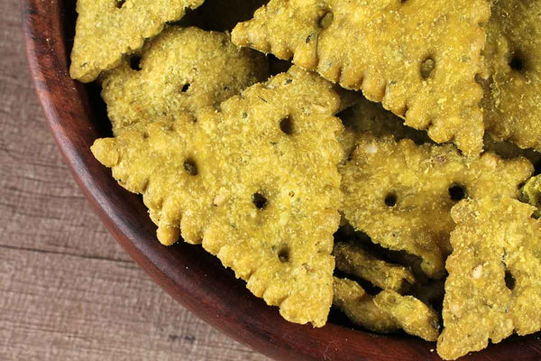 TRINGLE PALAK PURI